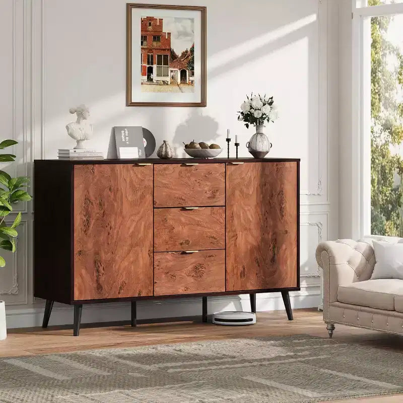 51.2 Mobile Buffet Credenza Noce con 3 Cassetti, Grande Credenza Madia con Ante e Ripiani, Maniglie in Metallo, Compatibile con Robot Aspirapolvere