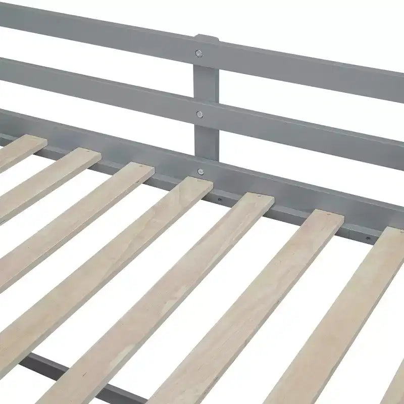 Letto a soppalco basso con scrivania a rotelle e mensole portaoggetti, letto a soppalco singolo in legno con 2 cassetti e lavagna per bambini