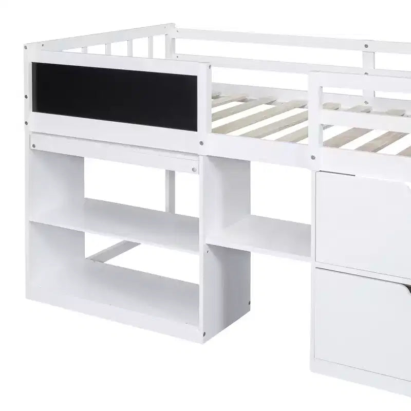 Letto a soppalco basso con scrivania a rotelle e mensole portaoggetti, letto a soppalco singolo in legno con 2 cassetti e lavagna per bambini