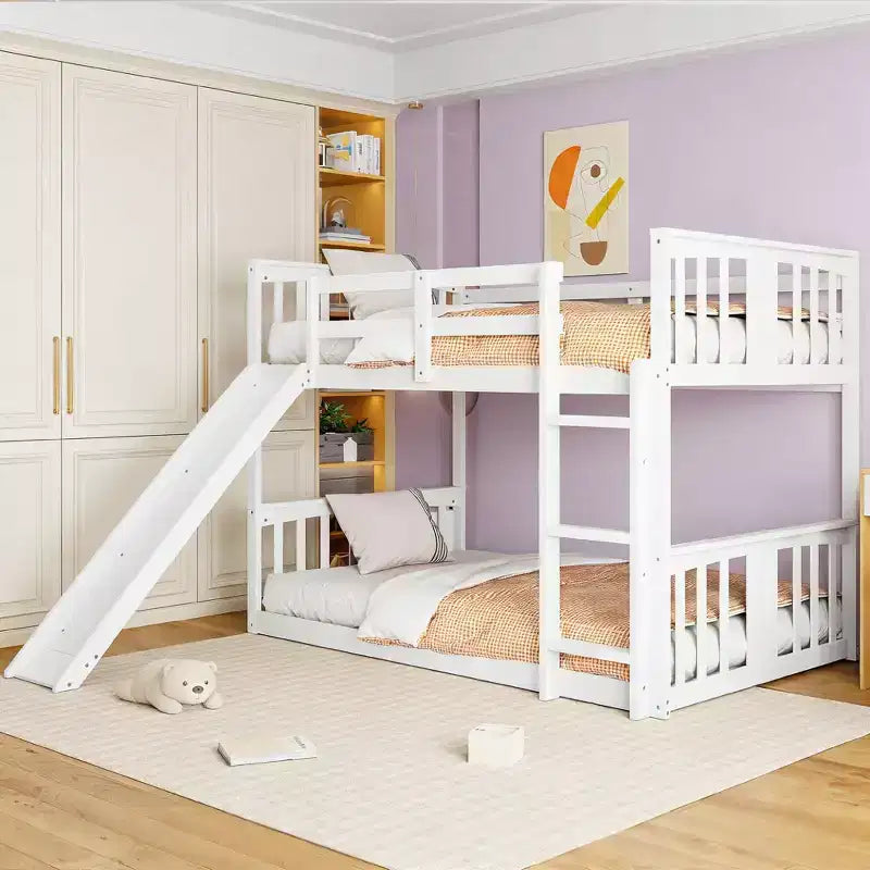 Letto a castello basso in legno gemello su gemello con scivolo reversibile
