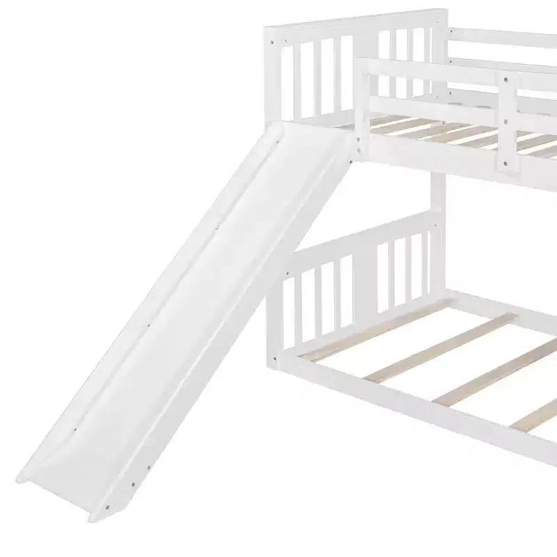 Letto a castello basso in legno gemello su gemello con scivolo reversibile