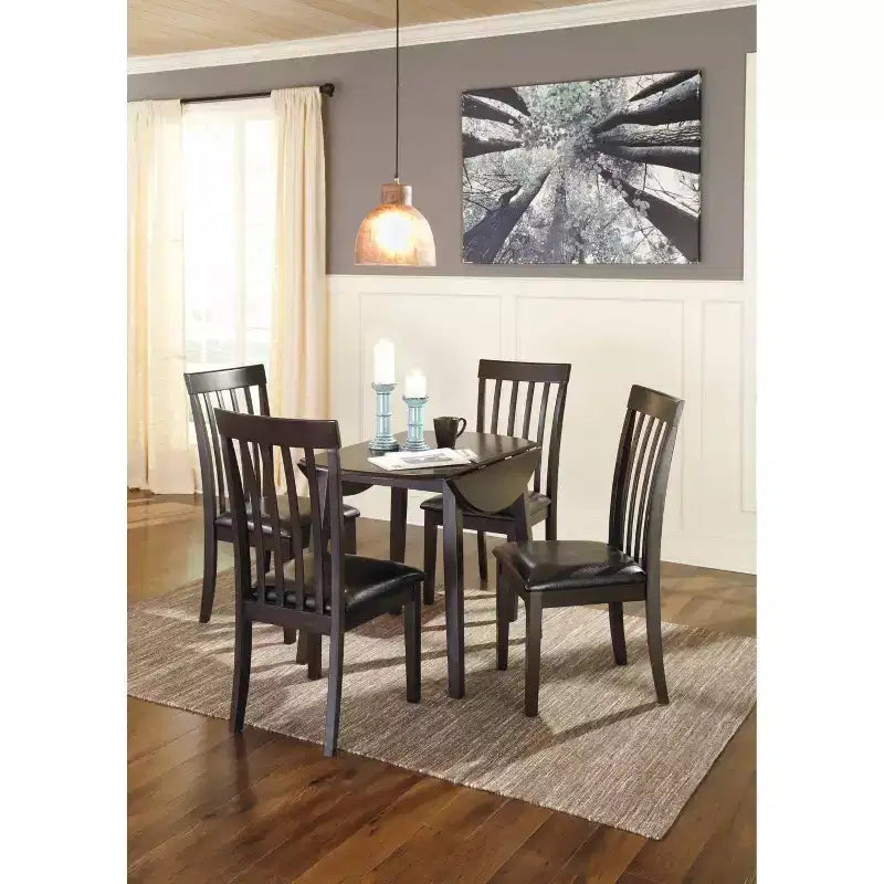 Tavolo rotondo da pranzo allungabile con ante a scomparsa legno/marrone scuro - Signature Design by Ashley: design compatto salvaspazio, 4 posti a sedere