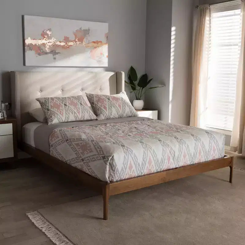 Letto matrimoniale imbottito in tessuto color beige in legno di noce di Brooklyn, stile moderno di metà secolo