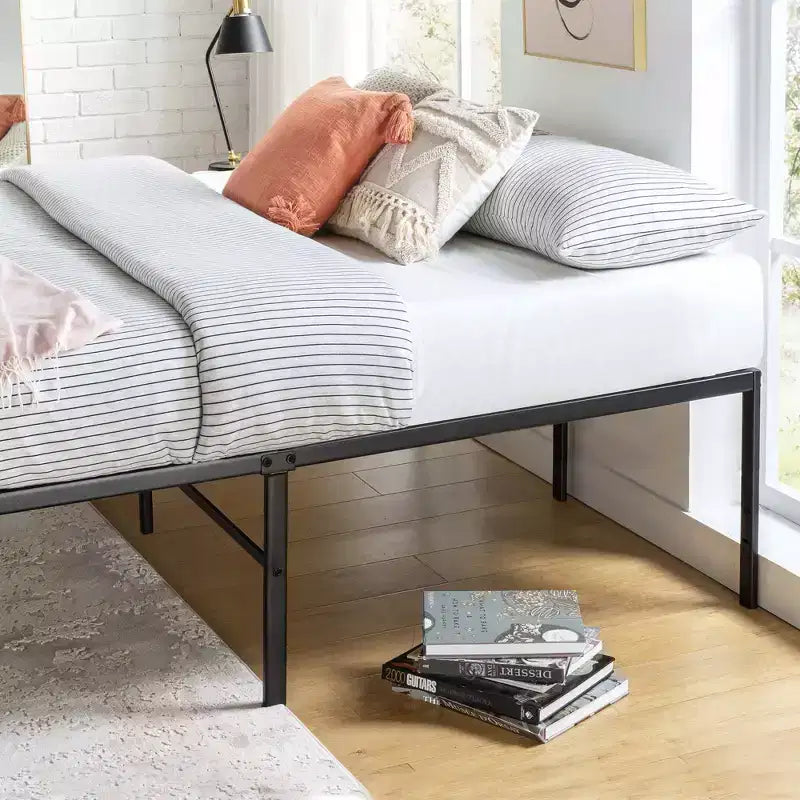 Telaio letto a piattaforma in metallo classico da 18 pollici nero