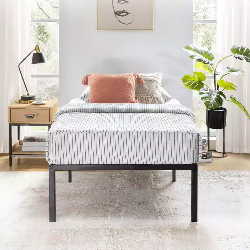 Telaio letto a piattaforma in metallo classico da 18 pollici nero