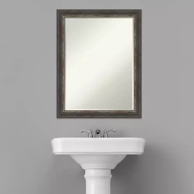 Specchio da parete rustico Bark, stretto, piccolo, con bordo smussato per il bagno
